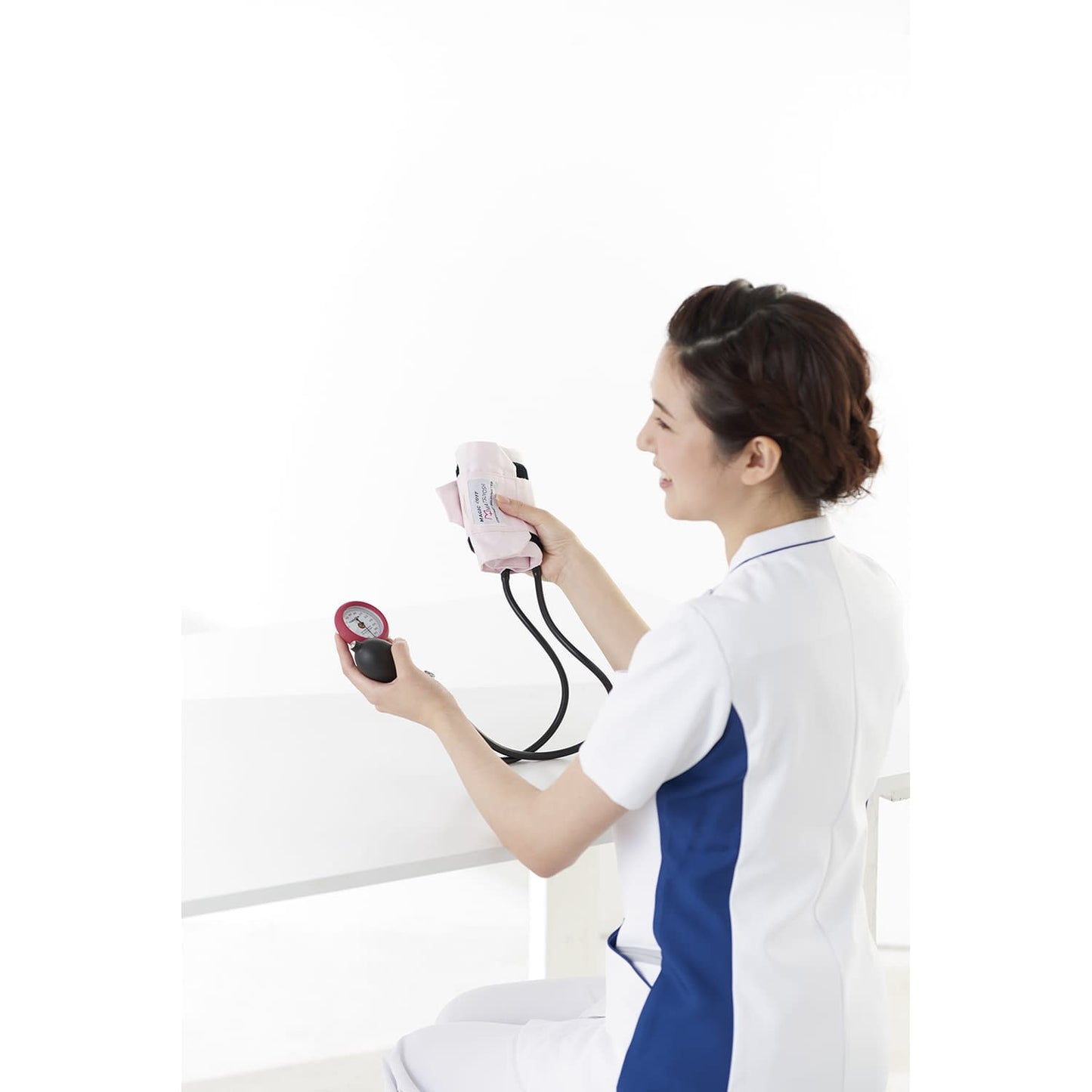 Okosegia Free Aneroid Sphygmomanometer 20-3180-00 MATSUYOSHI MY-2300 (Blue)