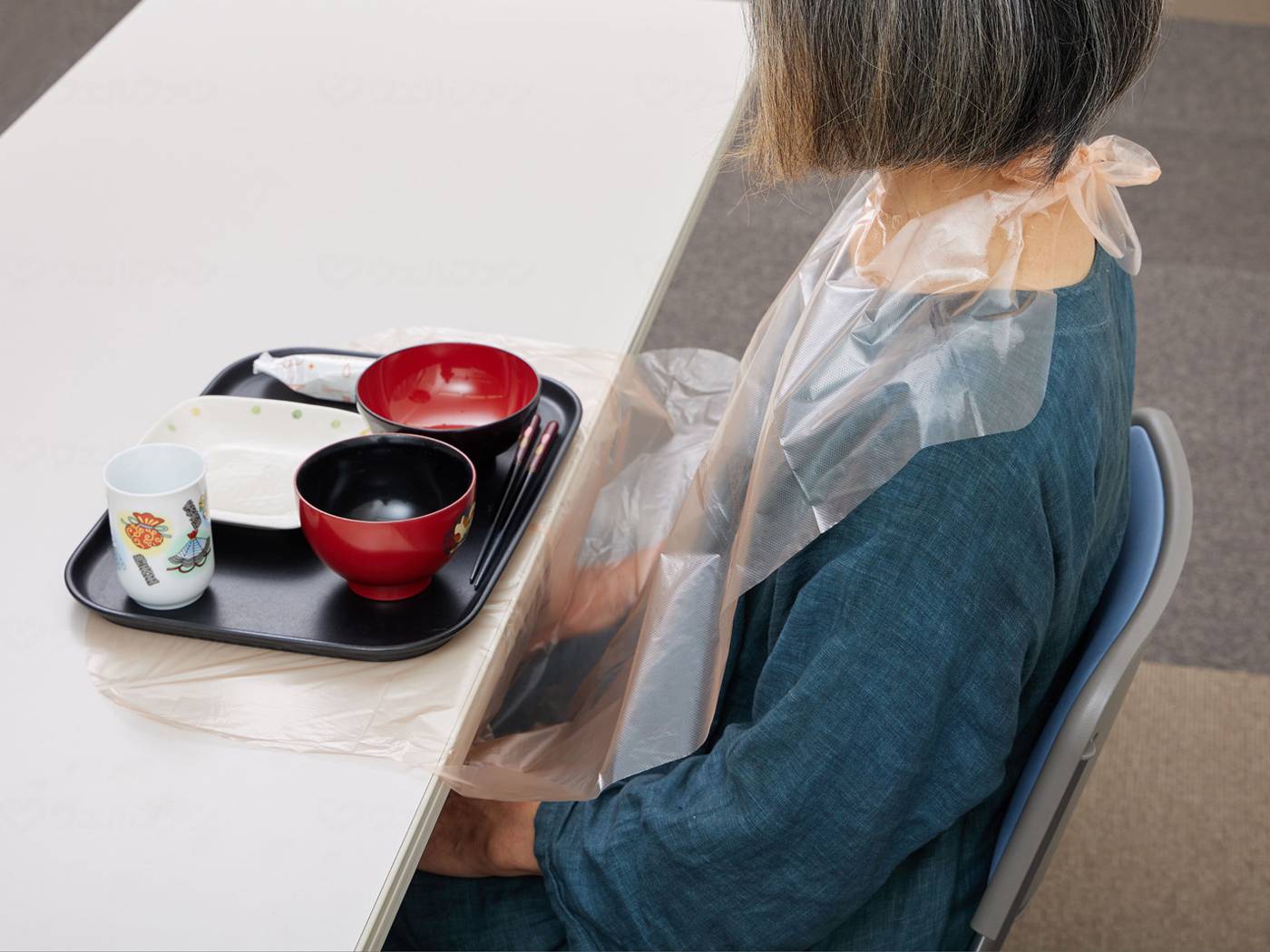 ハクゾウメディカルハクゾウポケット付き食事用エプロン 箱