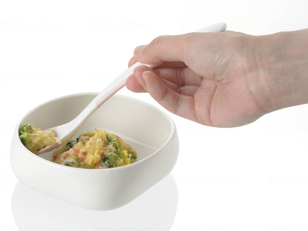 I like using Richell! Easy-to-scoop small bowls