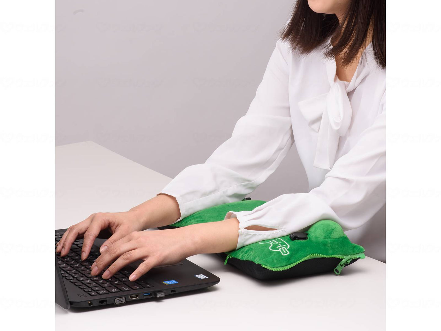 ハイ・キューブGI-AIR NAP ポンプ式ネックピロー ミッドナイトネイビー