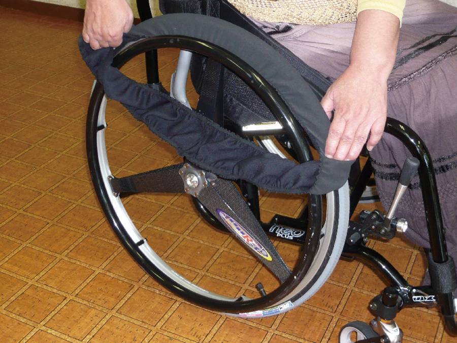 輝章車いす用タイヤカバー(2個1組) ブラック 22-24インチ