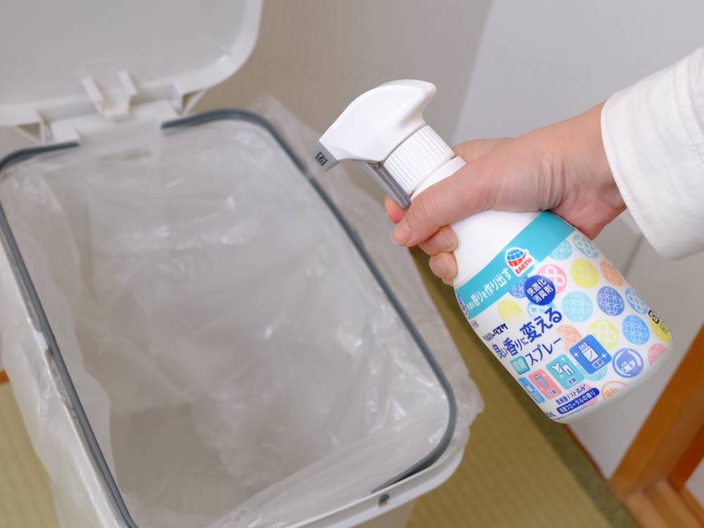 Earth Chemical Helper Task Deodorizing Spray that Changes Your Odor to a Good Scent, Refill 350ml