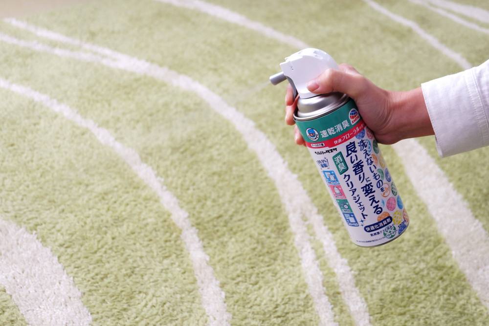 Earth Chemical Helper Taske Deodorizing Clear Jet Case that changes the scent of things that can't be washed