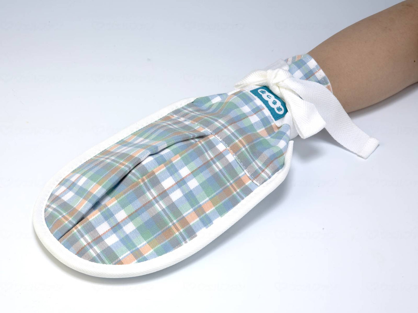 Special clothing protective glove Check Tucked (one hand) Check One hand