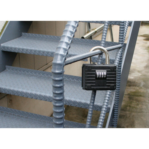 緑十字　キーストックＢＩＧ　キーストック−１　１５５×１２０×５０ｍｍ　ダイヤル錠　単管パイプ対応　302101　1個