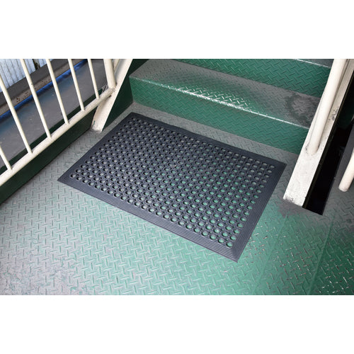 緑十字　穴あきゴムマット（エントランスマット）　黒　ＭＥＭ−１　６１０×９１０ｍｍ　厚み：１１ｍｍ　合成ゴム製　295001　1 枚