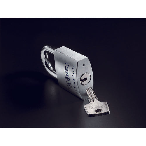 ＡＢＵＳ　軽量シリンダー南京錠　ＴＩＴＡＬＩＵＭ　９６ＴＩ／５０　TITALIUM 96TI/50　1 個