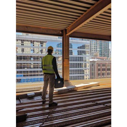 ボッシュ　コードレス投光器　GLI18V-10000C　1 台