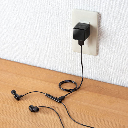 ＳＡＮＷＡ　キューブ型ＵＳＢ充電器（１Ａ・高耐久タイプ・ブラック）　ACA-IP70BK　1 台