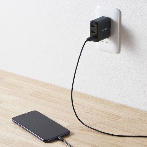 エレコム　ＡＣ充電器　３．６Ａ出力　ＵＳＢ−Ａメス３ポート　ブラック　MPA-ACU12BK　1 個