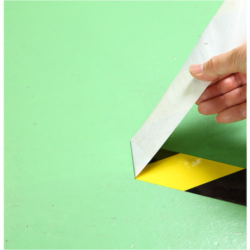 ＴＲＵＳＣＯ　２インチ芯管　耐久ラインテープ５０Ｘ２０　黄／黒色　厚さ０．１６ｍｍ　LT2C50-YB　1 巻