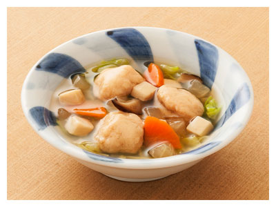 キユーピーやさしい献立　Y1-4　鶏だんごの野菜煮込み / 18985　100g　1 個