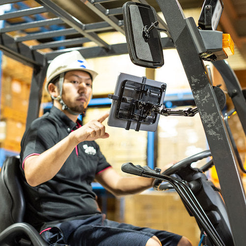 ＳＡＮＷＡ　マグネット取付け式タブレットホルダー　VEH-TBMG2　1 台