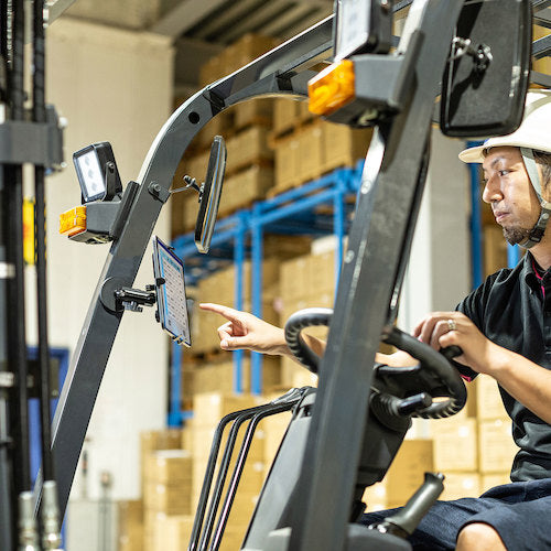 ＳＡＮＷＡ　マグネット取付け式タブレットホルダー　VEH-TBMG1　1 台