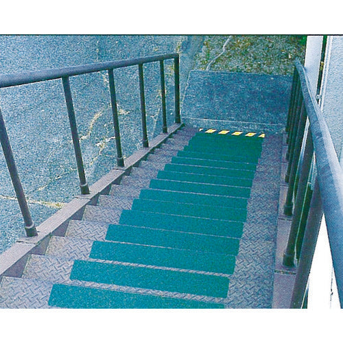 ＴＲＵＳＣＯ　ノンスリップテープ　屋外用　１５０ｍｍＸ６１０ｍｍ　グリーン　５入　TNS-150610GN　1 箱