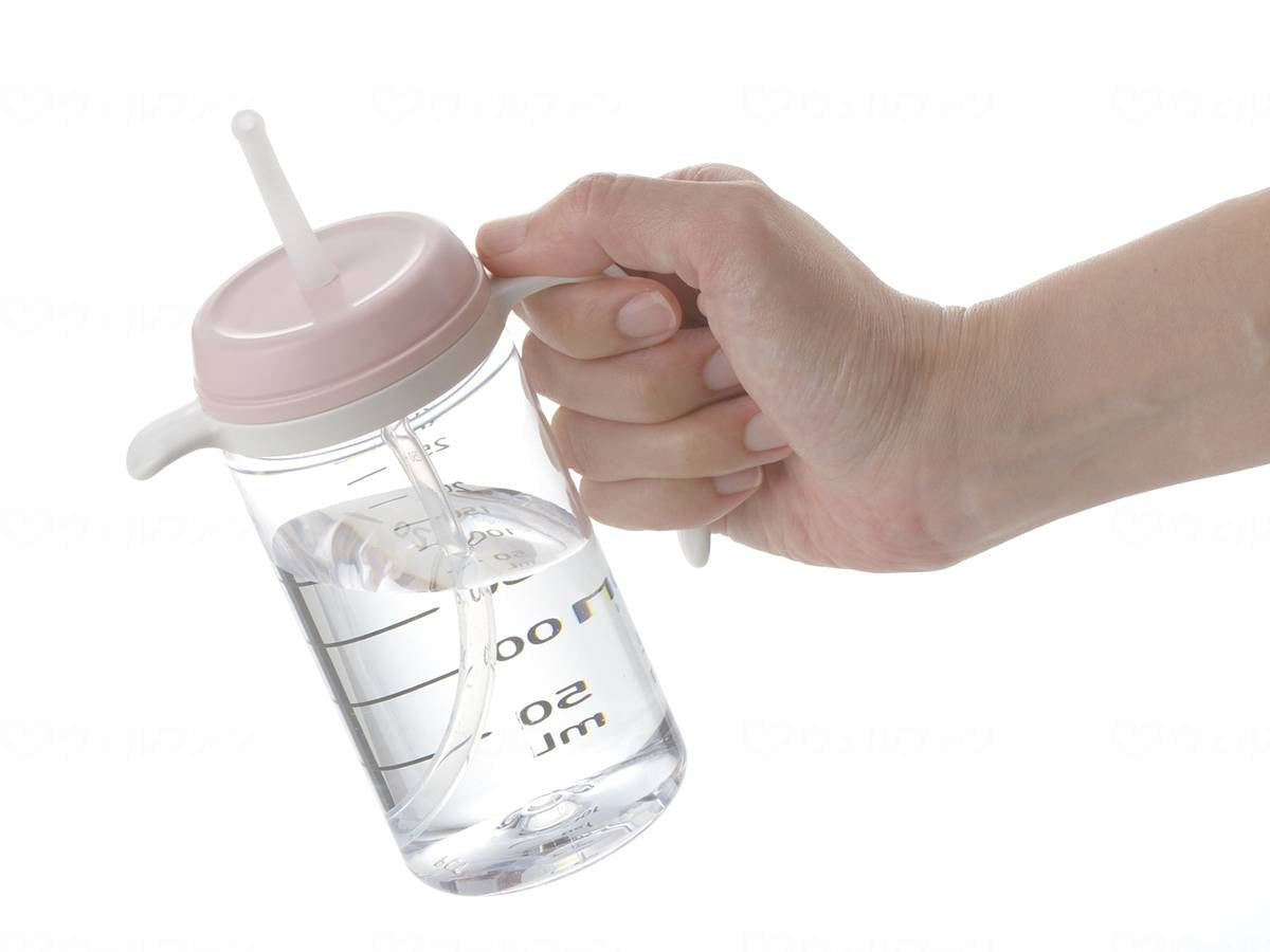 I like using Richell! Easy to drink straw cup 300 pink