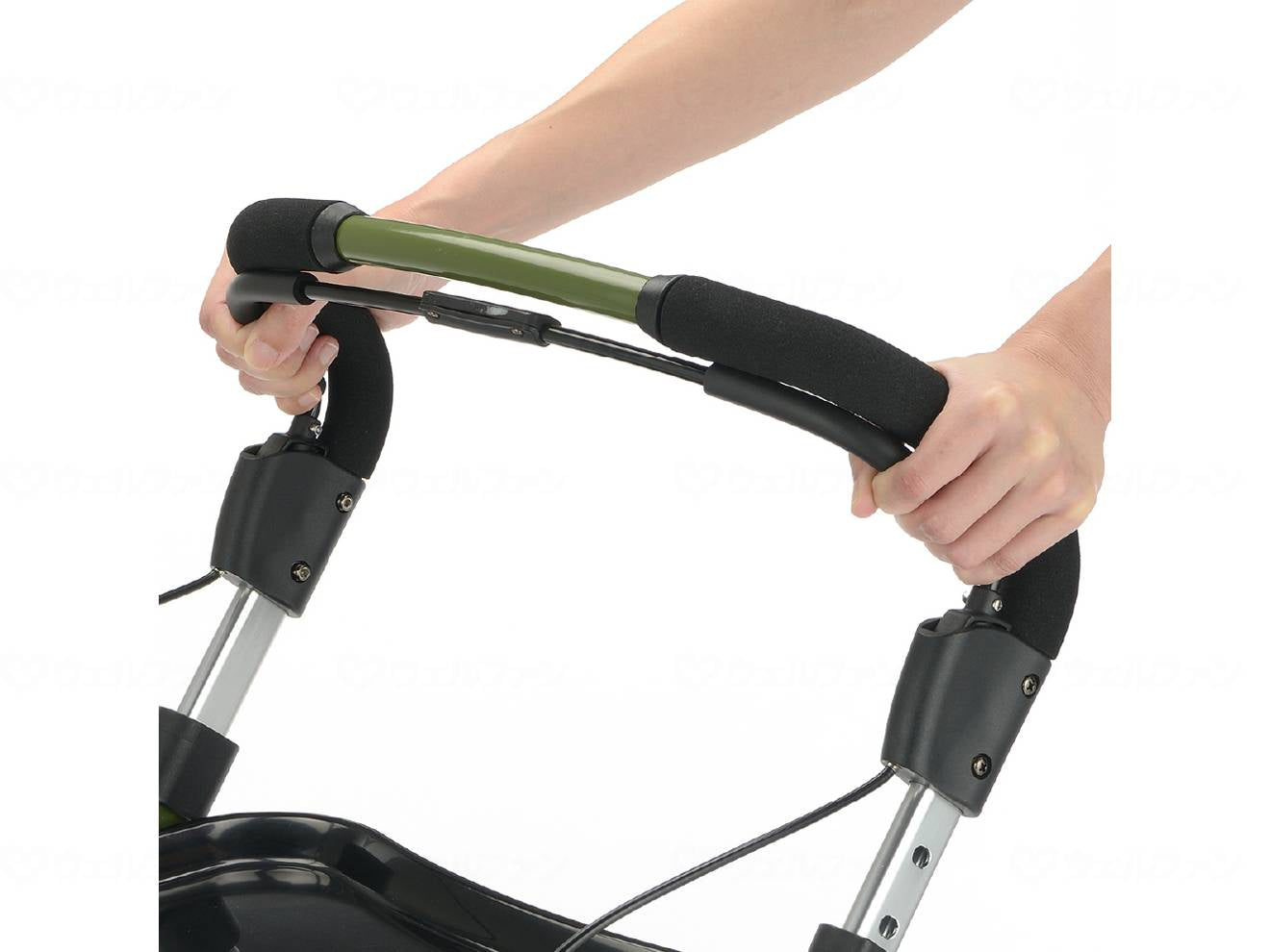 リッチェル屋内専用歩行車　ｳﾞｪｰﾚ ｵﾘｰﾌﾞｸﾞﾘｰﾝ