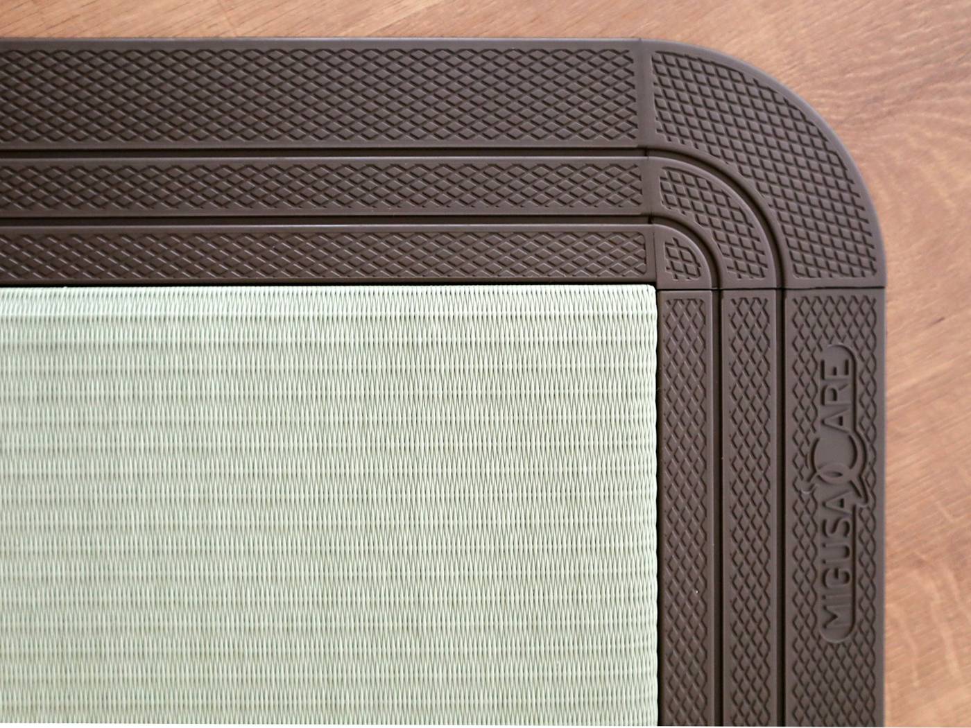 積水成型工業MIGUSA CARE専用ｽﾛｰﾌﾟ材　NO-DANﾉｰﾀﾞﾝ ﾀﾞｰｸﾌﾞﾗｳﾝ ｺｰﾅｰ