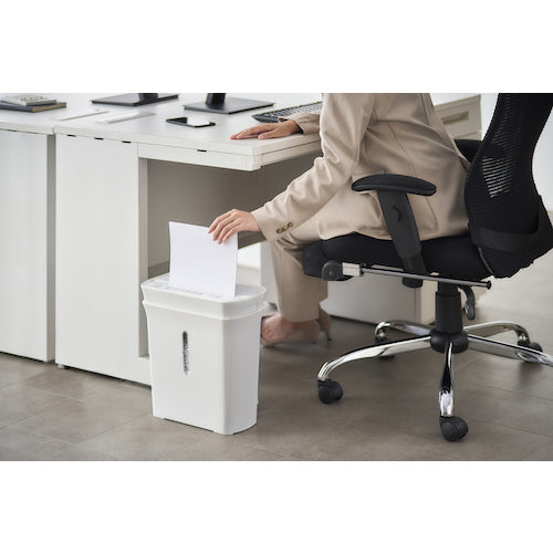 ＩＲＩＳ　１０２８６６　パーソナルシュレッダー　ホワイト　PS-A8C-W　1 台