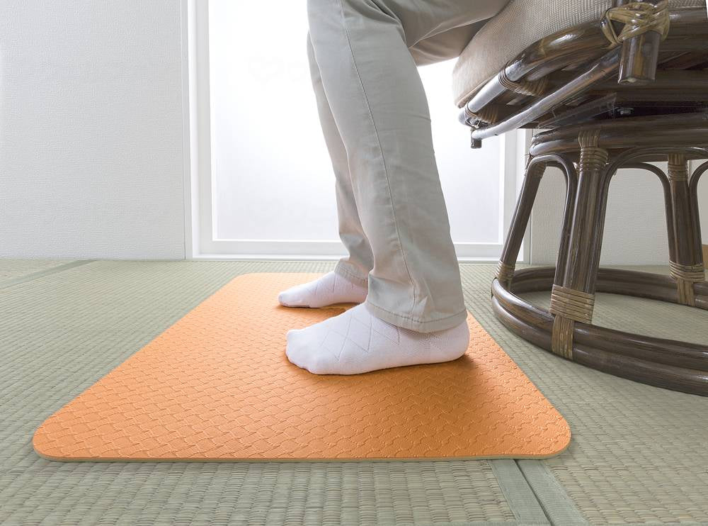 サンコー立ち上がりマット ｵﾚﾝｼﾞ