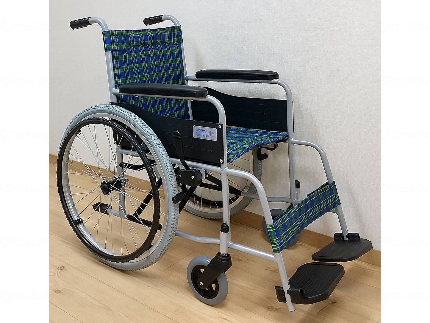 美和商事自走式標準形車いす ｽﾀﾝﾀﾞｰﾄﾞ(ｽﾁｰﾙ)ﾉｰﾊﾟﾝｸ ﾁｪｯｸｸﾞﾘｰﾝ