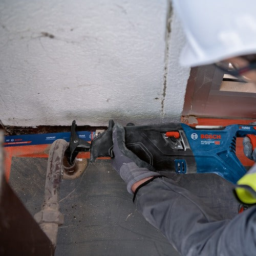 ボッシュ　１８Ｖコードレスセーバーソー＋バッテリー充電器セット　GSA18V-28HSET　1 Ｓ