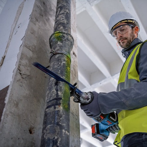 ボッシュ　１８Ｖコードレスセーバーソー＋バッテリー充電器セット　GSA18V-28HSET　1 Ｓ