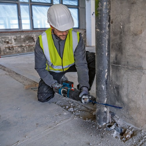 ボッシュ　１８Ｖコードレスセーバーソー＋バッテリー充電器セット　GSA18V-28HSET　1 Ｓ