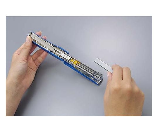 小型ホッチキス HD-10D ブルー　HD-10Dﾌﾞﾙｰ 1個