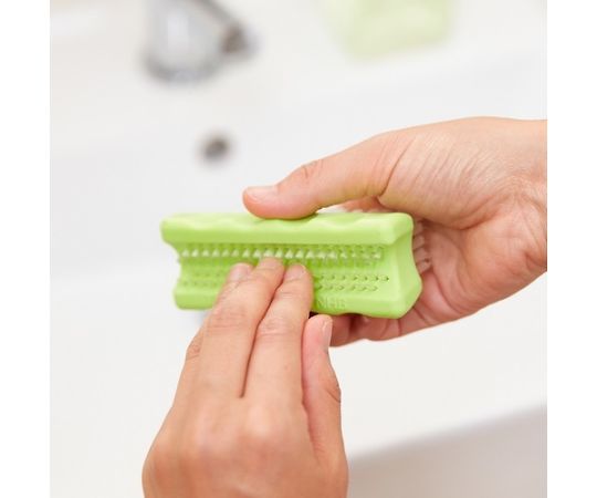ネイルハンドブラシ　グリーン　TNHB-GN 1個