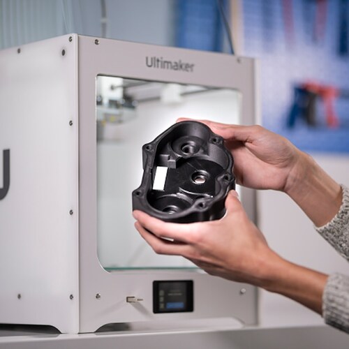 UltiMaker 3D Printer 2+Connect Bundle (with Air Manager) 100V Fused Deposition Modeling Compact/Desktop 337 x 460 x 636 232968 1 unit