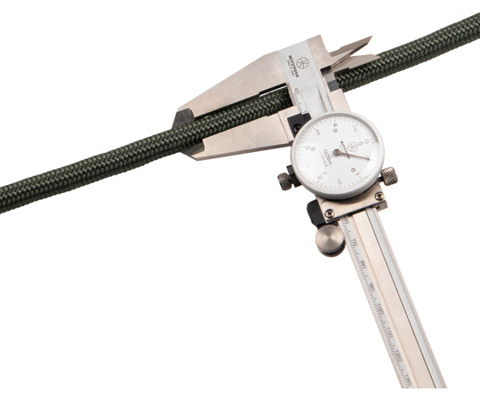 양단 카라비나 부착 로프 챌린저 로프 아미 그린색 카라비나 약 900kgf 로프 약 1600kgf(파단 강도) 두께 약 10mm×길이 약 10m 01130001 1개