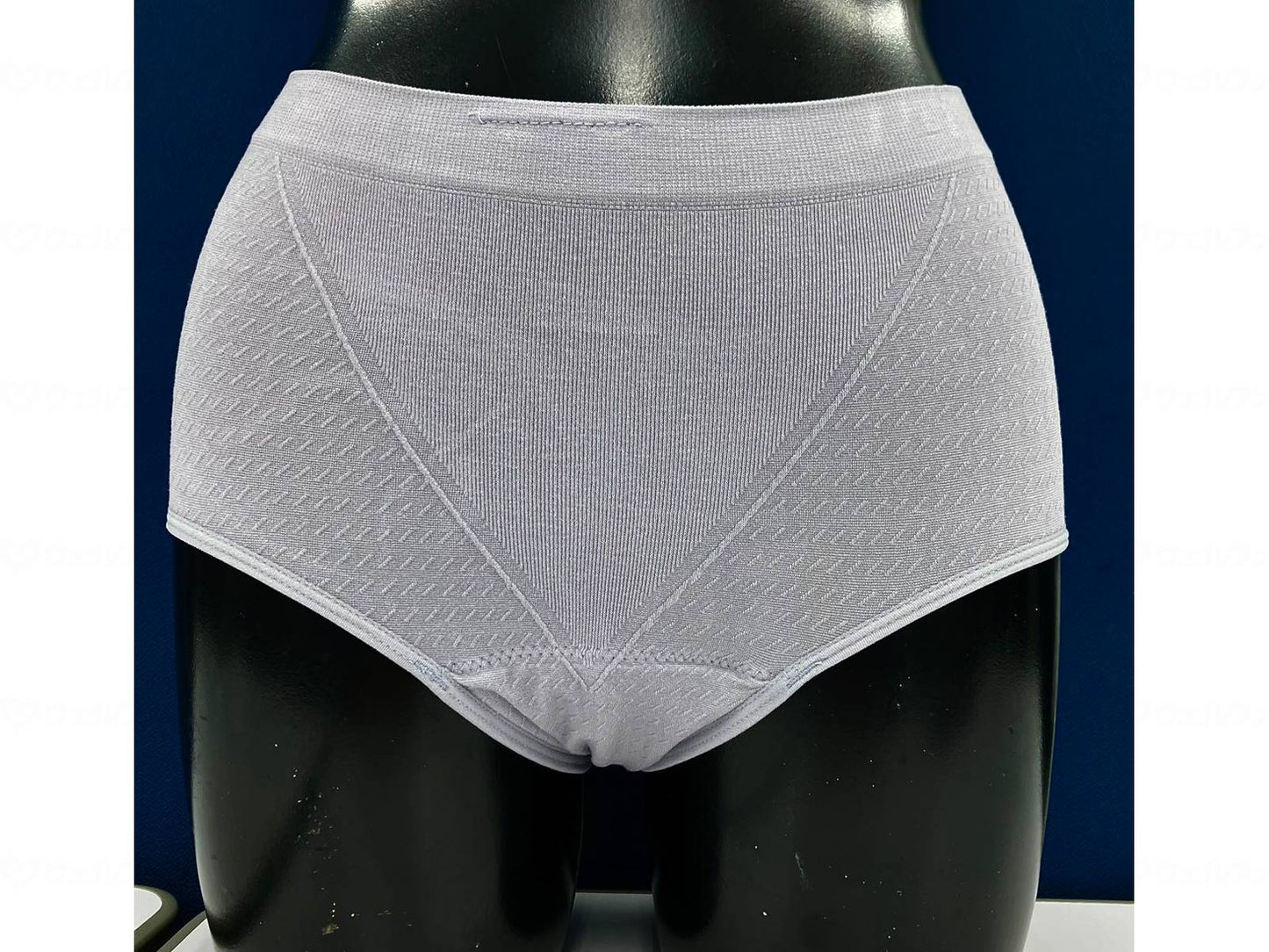 kuraimu jacquard molded shorts with protective pads, gray, L