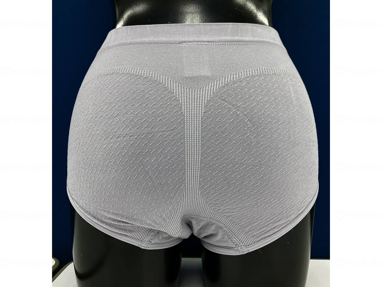 kuraimu jacquard molded shorts with protective pads, gray, M