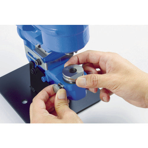 카메쿠라 전동 유압식 포트 펀처 RW-M2A 1대