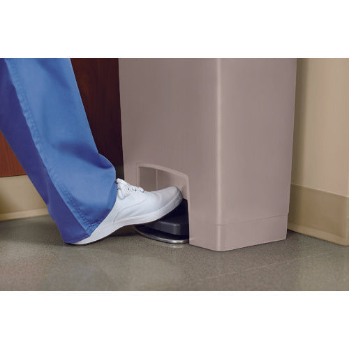 Rubbermaid Slim Jim Step-On Container Front Step 49.2L Beige 1883458 1 pc