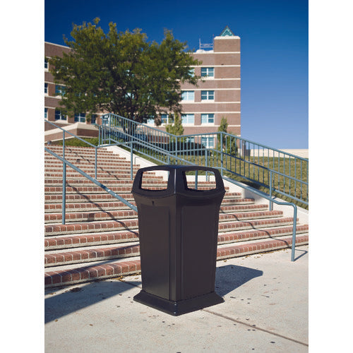 Rubbermaid Ranger Container 246.1L Black 9175BK 1 piece