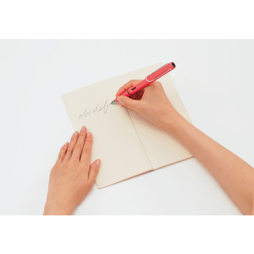 プラス　７７９２６）ノート　Ｃａ．Ｃｒｅａ（カ．クリエ）　プレミアムクロス　マットブラック　ＮＯ−６０５ＧＰ　Ａ４三つ折　NO-604GP BK　1 冊