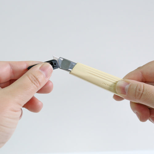 ＮＴ　カッターＡ型　スタンダード　（紙箱）　A-300　1 本