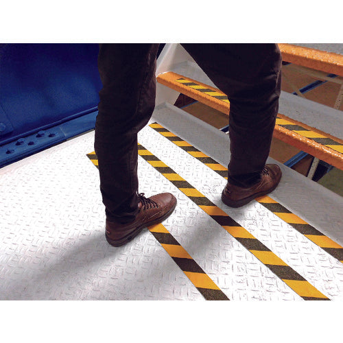 ＣＡＲ−ＢＯＹ　すべり止めテープザラザラ　ブラック／イエロー　ST33　1 巻