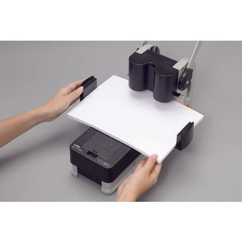 カール　強力パンチ　ＨＤ−５２０Ｎ　穿孔枚数２２０枚　HD-520N　1 台